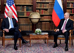 Hành động "khó hiểu" của ông Biden trong cuộc gặp với ông Putin