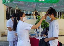 Hơn 15 nghìn thí sinh Vĩnh Phúc "đội nắng" dự Kỳ thi vào lớp 10