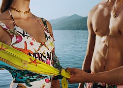 "Ngụp lặn" trong kỳ nghỉ hè ở miền nhiệt đới với BST La Vacanza của Versace
