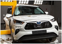 Những cú đâm này cho thấy Toyota Highlander xứng đáng nhận điểm an toàn 5 sao