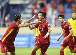 Ơn trời, trận thua UAE sẽ giúp đội tuyển Việt Nam tránh được "vết xe đổ" thảm hại của Thái Lan