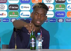 Pogba dẹp chai bia trên bàn họp báo