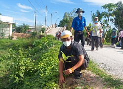 Ra quân trồng 500 cây dầu dọc tuyến kênh F