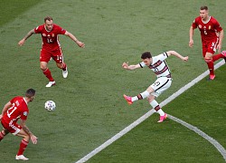 Ronaldo giận tím mặt vì đồng đội tham lam