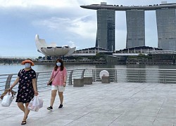 Singapore điều chỉnh tái mở cửa do Covid-19 bùng phát