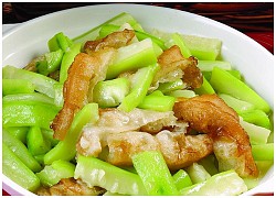Xào mướp cần thêm 1 bước này, mướp sẽ xanh non ngon miệng, không thâm đen