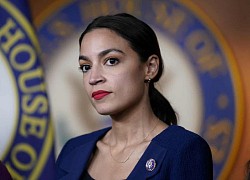 Alexandria Ocasio-Cortez cảnh báo Tổng thống Biden