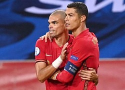 C. Ronaldo tự nhận 'chụp đẹp hơn thợ ảnh'