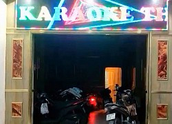 Chủ quán karaoke để 2 nữ tiếp viên khỏa thân phục vụ dân chơi đã bỏ trốn