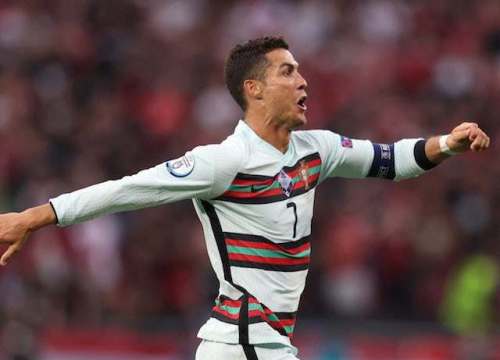 HLV Bồ Đào Nha: 'Tự Ronaldo không thể chiến thắng trận đấu'