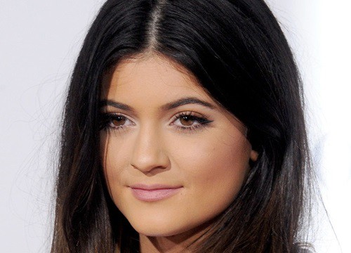 Kylie Jenner ám ảnh về nụ hôn đầu