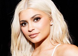 Kylie Jenner bơm môi vì lời chê của bạn trai đầu