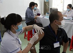 Người có tiền sử dị ứng, có bệnh nền được khám sàng lọc kỹ trước khi tiêm vaccine COVID-19