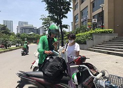 Shipper say nắng, ướt nhẹp mồ hôi giao hàng giữa nắng 40 độ