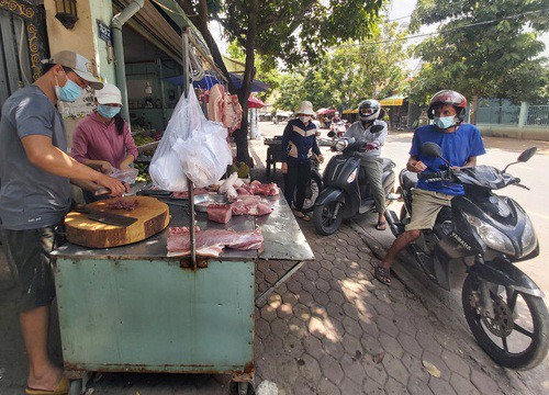 Siêu thị tăng lượng hàng dự trữ khi TP.HCM nâng mức giãn cách