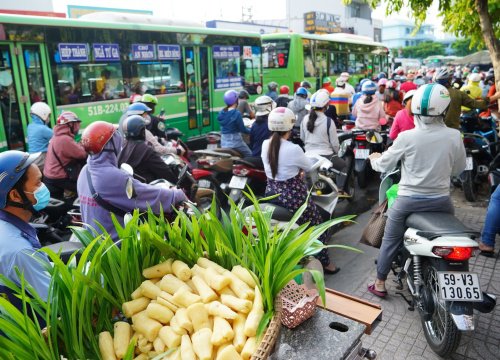 Sở GTVT TP.HCM: Tạm dừng xe hợp đồng dưới 9 chỗ sử dụng phần mềm công nghệ kết nối khách