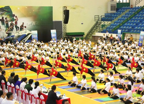 Tập yoga không chỉ khỏe mà còn an lành