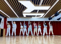 TWICE tung bản dance practice Alcohol-Free: Rõ là bài hát "không cồn" mà sao lắc hông như say rượu thế này?