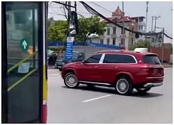 Vì sao xe Mercedes có thể 'nhún nhảy' trên phố?