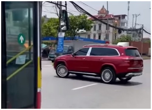 Vì sao xe Mercedes có thể 'nhún nhảy' trên phố?