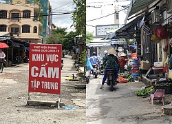 Sau 3 ngày bị cấm hoạt động, chợ tự phát ở TP.HCM vẫn nhộn nhịp mua bán