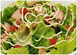 Cách làm salad cá ngừ ngon miệng lại đẹp da