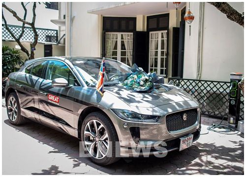 Chiếc SUV thể thao I-PACE điện đầu tiên tại Việt Nam được bàn giao ở Hà Nội