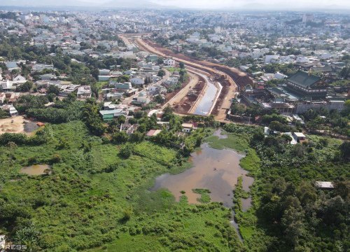 Đoạn kè gần 2 km làm 8 năm chưa xong