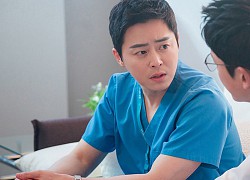 'Hospital Playlist 2' phần bị cắt: Chết cười 'thuyền trưởng' Ik Jun năn nỉ, xin Gyeo Ul kể chuyện hẹn hò của 'khu vườn mùa Đông'