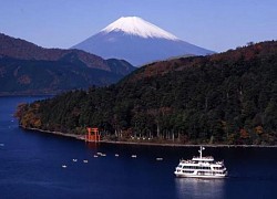 Khám phá vẻ đẹp hồ Ashi trên miệng núi lửa ở Hakone, Nhật Bản