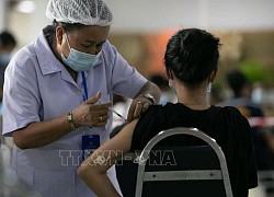 Lào bắt đầu tiêm vaccine ngừa COVID-19 cho người trên 60 tuổi