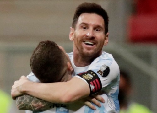 Messi cùng đồng đội lên đầu bảng Copa America