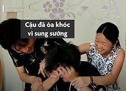 Nam sinh òa khóc khi đạt điểm thi đại học cao ở Trung Quốc