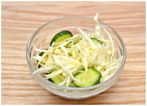 Cách làm salad rau củ chua cho những người ăn kiêng