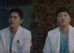 Thuyền Song Hwa - Ik Jun "toang" mạnh ở Hospital Playlist 2 tập 2: Vừa từ chối xong là có ngay "kèo mới", bệnh viện Yulje rơi vào sóng gió