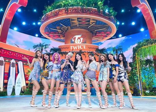 TWICE lập kỷ lục khủng vượt Blackpink, BTS nhưng vì sao lại gây tranh cãi?