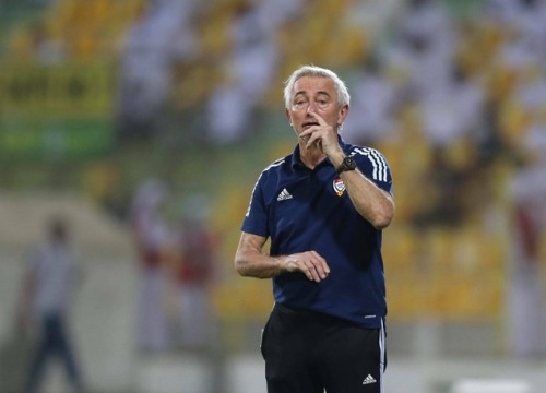 HLV của UAE: 'Hà Lan đang đá theo sơ đồ 5-3-2 cổ lỗ sĩ'