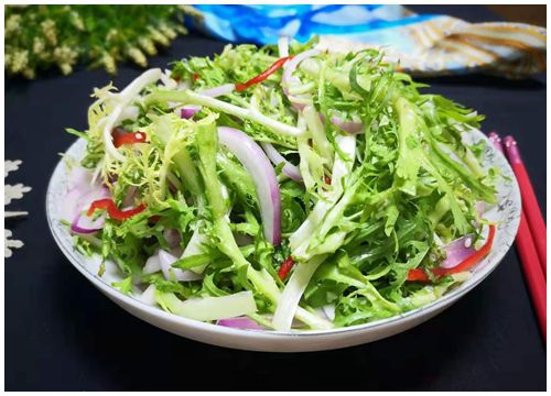 Loại rau rẻ bèo ngoài chợ không chỉ là "thần dược" giải độc gan còn làm salad cực ngon