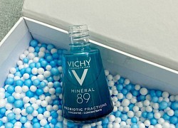 Review serum Vichy Minéral 89 Probiotic Fractions: Mùi &#8220;í ẹ&#8221; nhưng da được tăng độ ẩm 99%, không dính và thấm cực nhanh