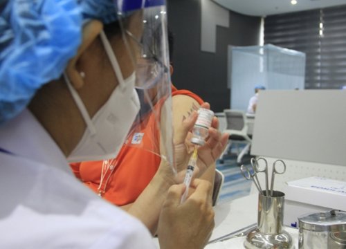 TP.HCM sẽ hoàn tất tiêm 800.000 liều vaccine trong hôm nay và ngày mai