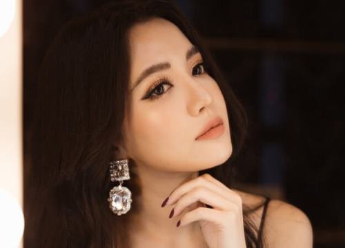 Bích Phương chơi game thực tế ảo tưởng mình là "cô em sexy trên điệu nhạc chất" nhưng rất tiếc lại hoá thành "bà chị loăng quăng"