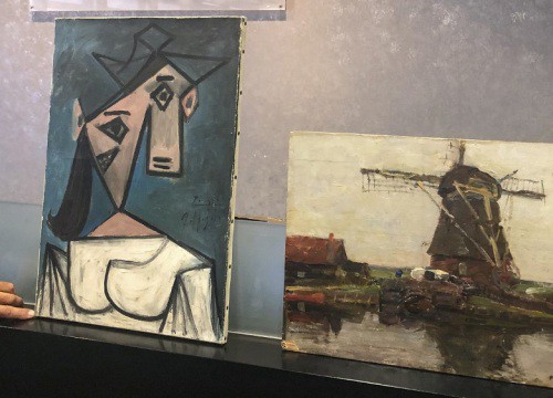 Cảnh sát Hy Lạp làm rơi tranh quý của Picasso