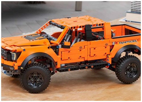 Chiếc Ford F-150 Raptor 2021 giá 100 USD làm từ Lego