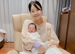 Han Ji Hye khoe con gái đầu lòng