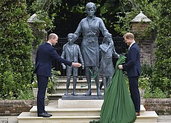 Khoảnh khắc đặc biệt giữa Hoàng tử William và Harry "gây sốt MXH", dù thế nào họ vẫn là anh em một nhà