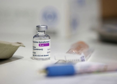 Romania cân nhắc dùng lô vaccine AstraZeneca hết hạn