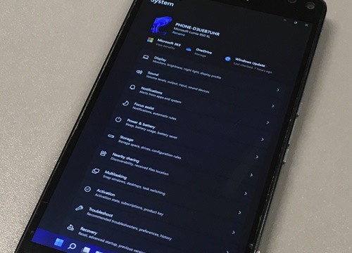 Windows 11 chạy được trên điện thoại Lumia 950 XL