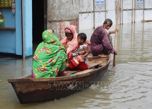 20 người thiệt mạng và 300.000 người mắc kẹt do lũ lụt tại Bangladesh