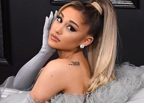 Ariana Grande xuất hiện nổi bần bật, khoe nét diễn không hề "giả trân" tại The Voice