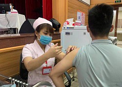 Bộ Y tế hoả tốc đề nghị tiêm vaccine COVID-19 cho y tế tư nhân